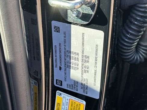 Used 2025 Chevrolet Suburban Z71 AWD/4WD image 34