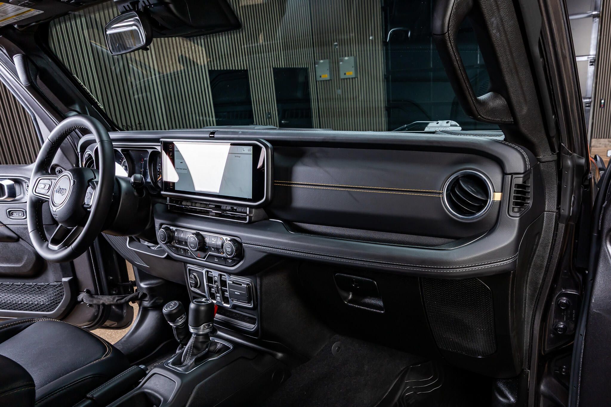 Used 2025 Jeep Gladiator Sport AWD/4WD image 15