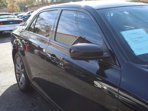 Used 2019 Chrysler 300 S image 8