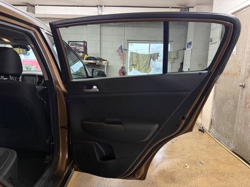 Used 2019 Kia Sportage LX w/ LX Popular Package image 18