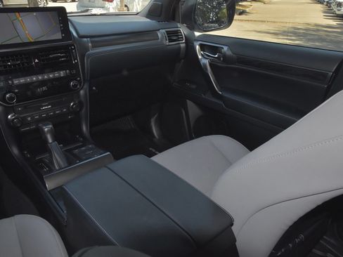 Used 2023 Lexus GX 460 w/ Black Line Special Edition AWD/4WD image 18