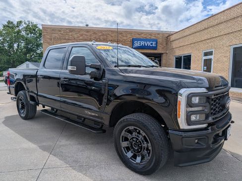 Used 2023 Ford F250 XLT w/ XLT Premium Package AWD/4WD image 4