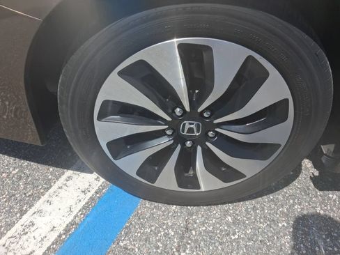 Certified 2017 Honda Accord Touring image 14