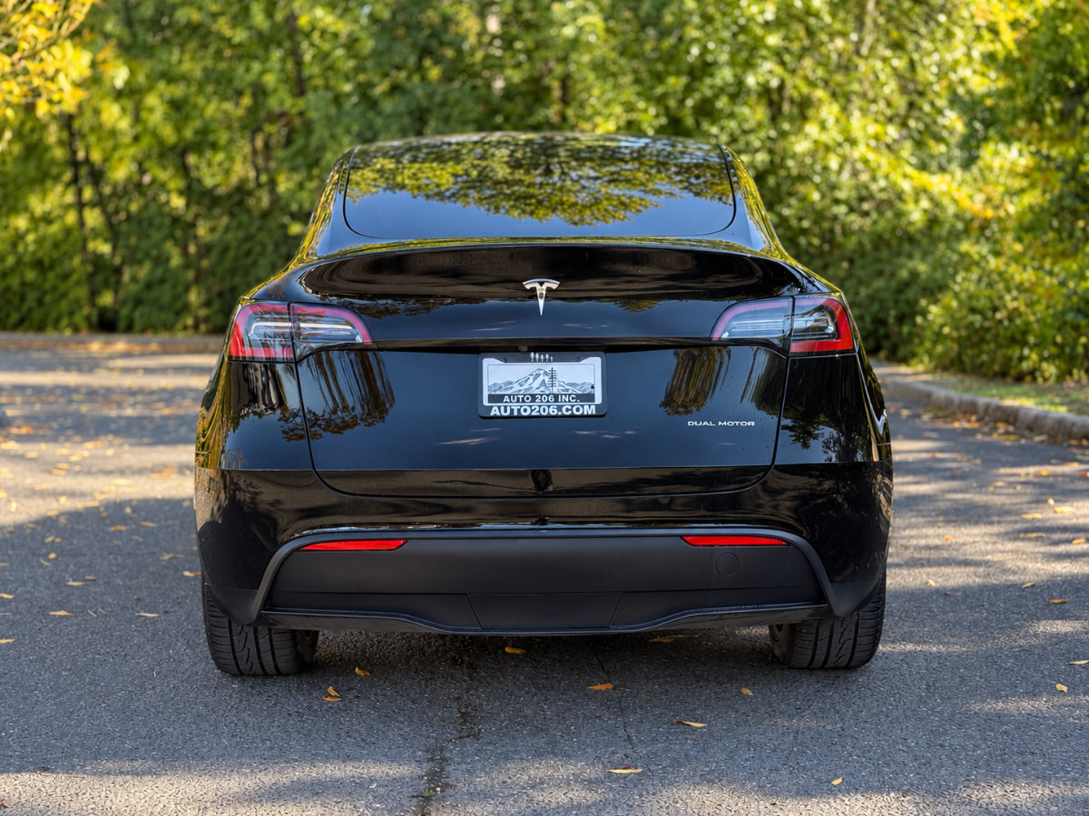 Used 2023 Tesla Model Y Long Range AWD/4WD image 4