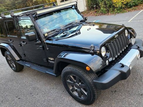 Used 2015 Jeep Wrangler Unlimited Sahara AWD/4WD image 22