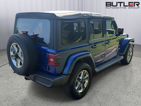 Used 2018 Jeep Wrangler Unlimited Sahara AWD/4WD image 6