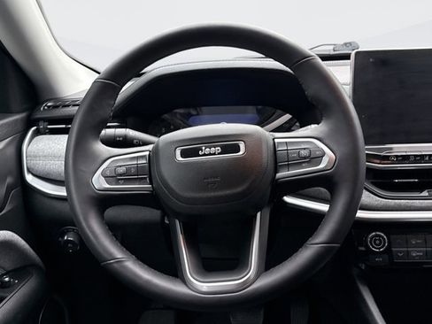 Used 2022 Jeep Compass Latitude image 12