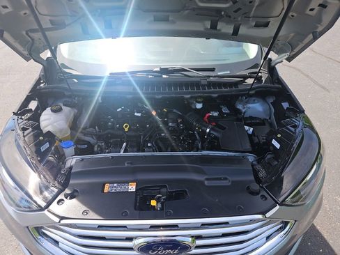 Used 2020 Ford Edge SE AWD/4WD image 2