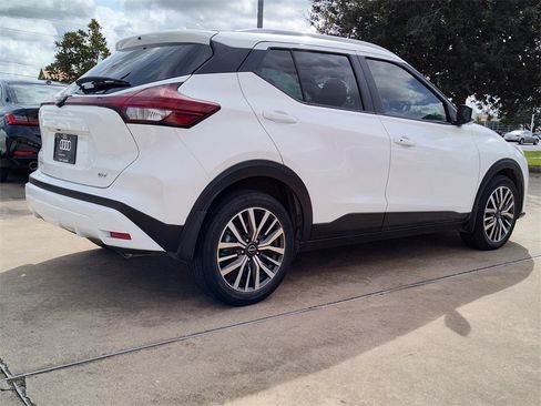 Used 2023 Nissan Kicks SV image 10