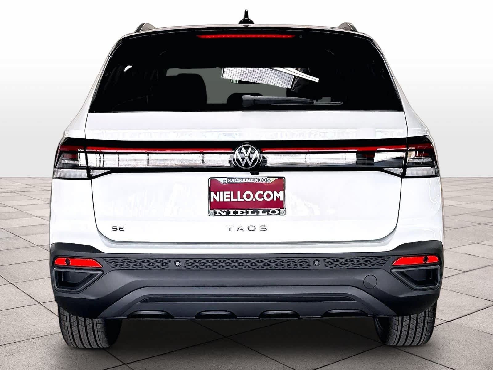 New 2027 Volkswagen Taos SE FWD image 4