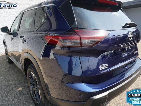 Used 2024 Nissan Rogue SV AWD/4WD image 9