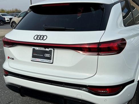 Certified 2025 Audi SQ6 e-tron Prestige w/ Black Optic Package image 8