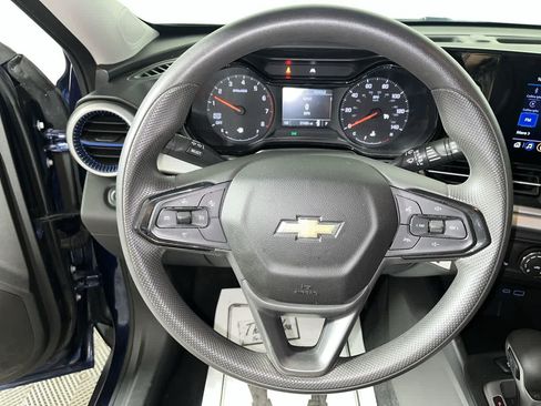 Used 2024 Chevrolet Trax LS w/ LS Convenience Package FWD image 16