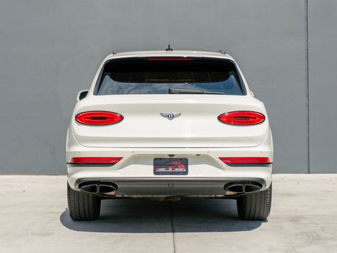 Used 2023 Bentley Bentayga AWD/4WD image 8