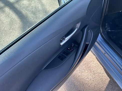 Used 2021 Toyota Corolla LE image 12