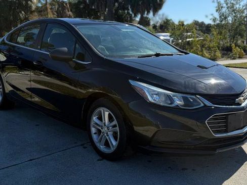 Used 2018 Chevrolet Cruze LT image 4