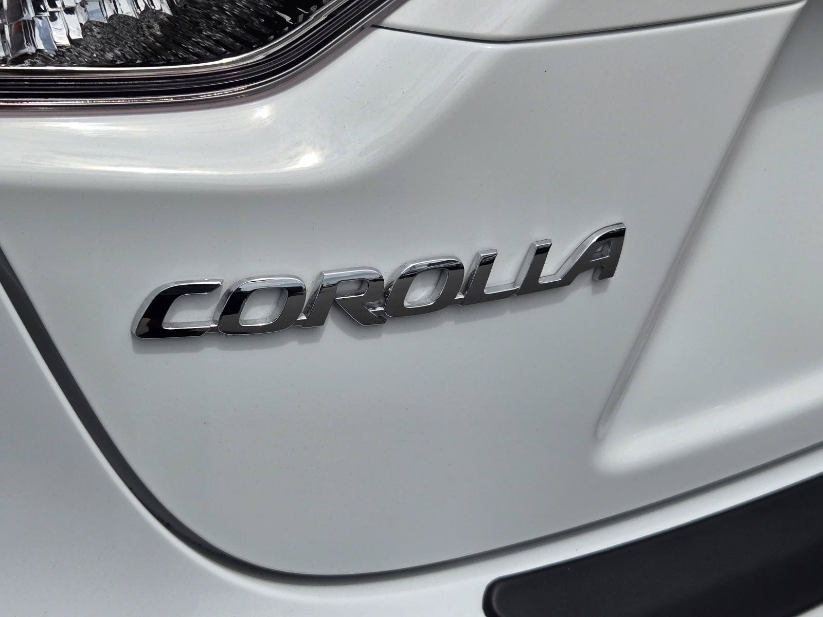 Used 2025 Toyota Corolla LE FWD image 31