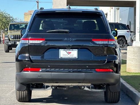 New 2025 Jeep Grand Cherokee Altitude RWD image 8