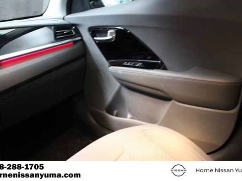 Used 2020 Kia Niro LXS image 11