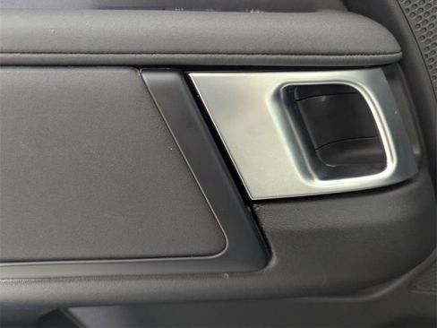 Used 2025 Land Rover Discovery S image 14