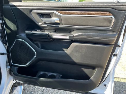 Used 2019 RAM 1500 Laramie AWD/4WD image 17
