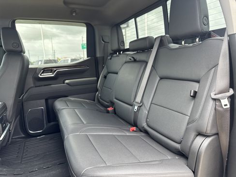 Used 2025 GMC Sierra 1500 Elevation w/ Elevation Premium Package image 9