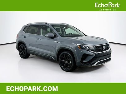 Used 2023 Volkswagen Taos SE w/ Black Wheel Package