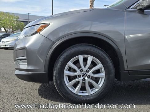 Used 2018 Nissan Rogue SV image 9