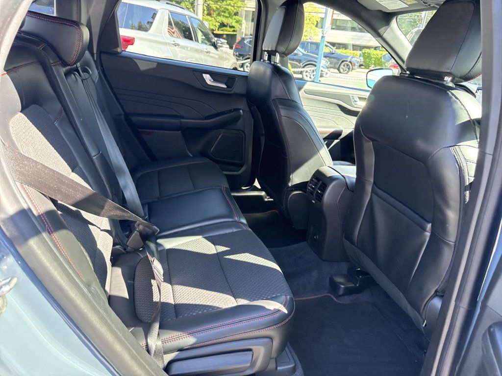 Used 2023 Ford Escape ST-Line w/ Tech Pack #1 AWD/4WD image 31