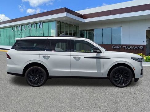 New 2025 Lincoln Navigator Reserve w/ Jet Appearance Package AWD/4WD image 3