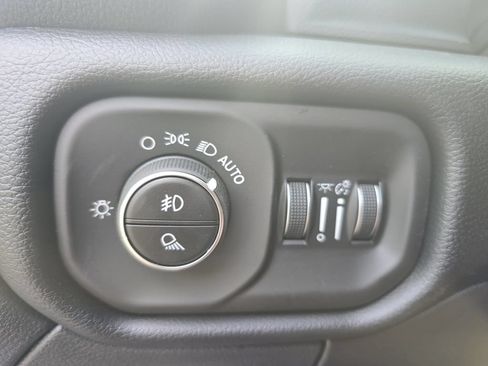 New 2026 RAM 2500 Laramie AWD/4WD image 25