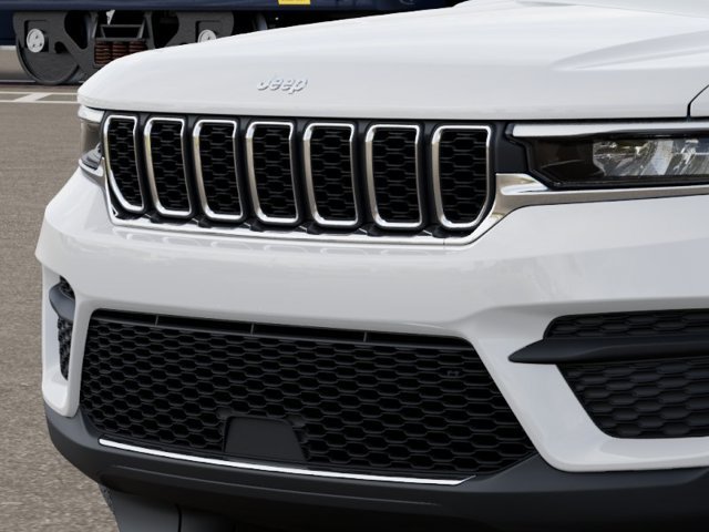 New 2027 Jeep Grand Cherokee Laredo X RWD image 11