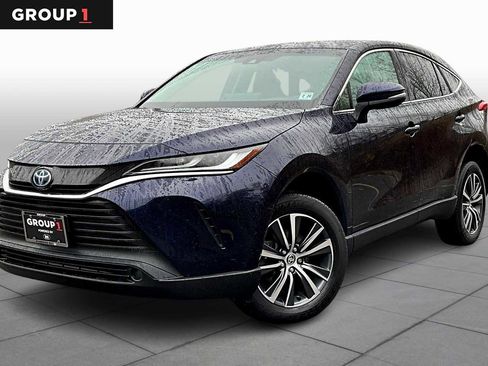 Used 2023 Toyota Venza LE image 1