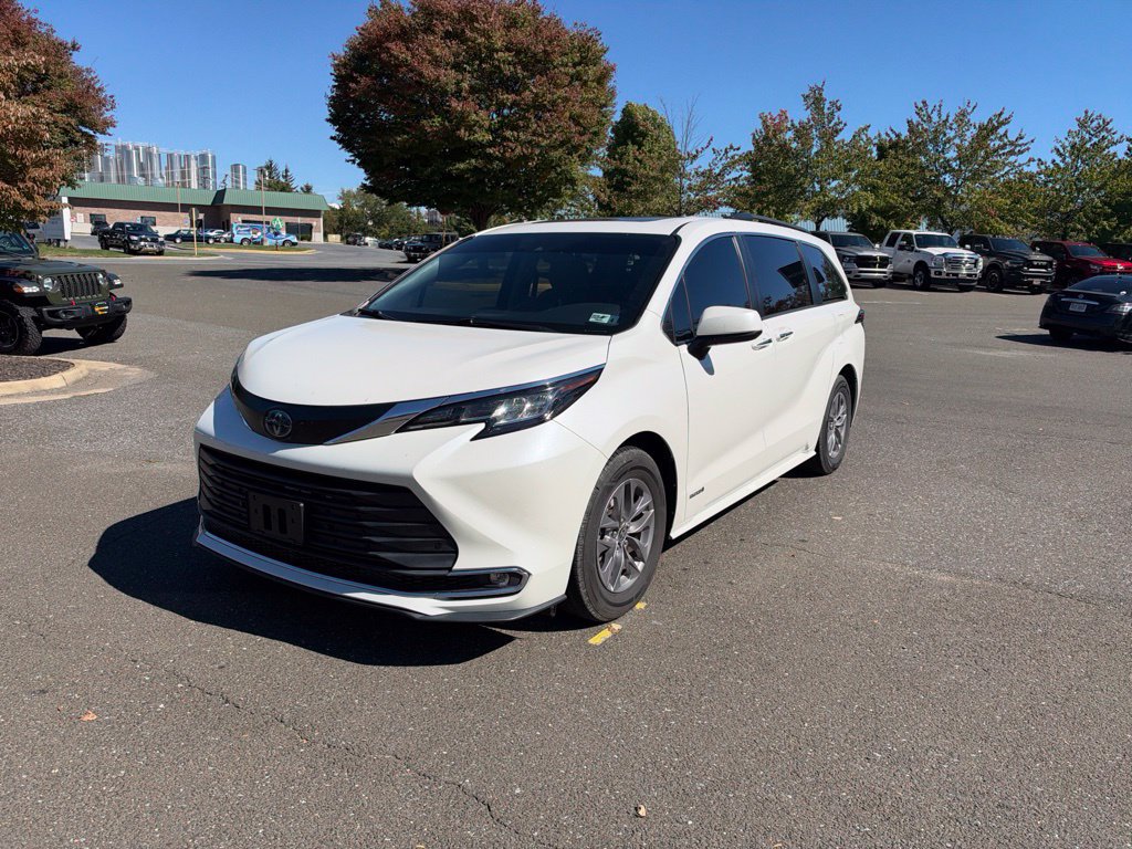Used 2021 Toyota Sienna XLE FWD image 3