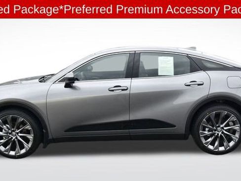 Used 2023 Toyota Crown Limited image 2