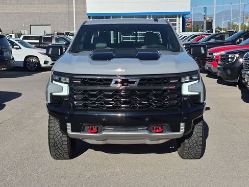 Used 2025 Chevrolet Silverado 1500 ZR2 w/ Technology Package AWD/4WD image 9
