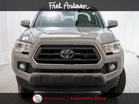 Certified 2021 Toyota Tacoma SR5 AWD/4WD image 2