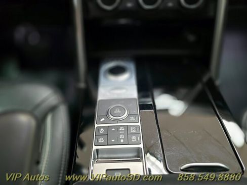 Used 2017 Land Rover Discovery First Edition image 36