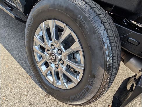 Used 2025 Toyota Tacoma Limited image 21