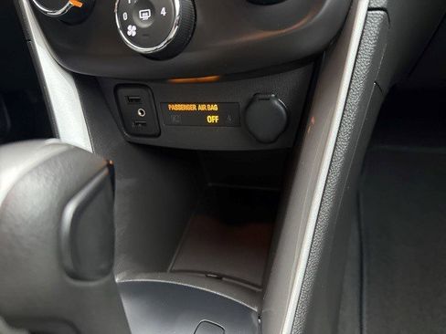 Certified 2022 Chevrolet Trax LT w/ LT Convenience Package image 20