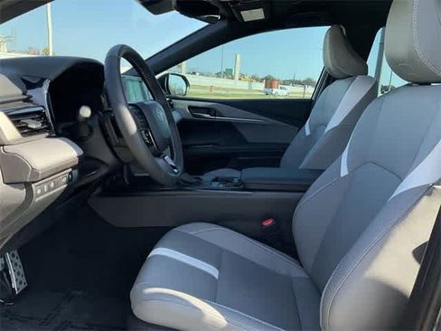 Used 2025 Toyota Camry SE image 13