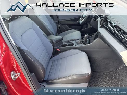 Certified 2025 Volkswagen Jetta SE FWD image 38