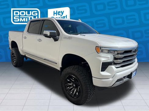 Used 2023 Chevrolet Silverado 1500 High Country w/ High Country Premium Package AWD/4WD image 7