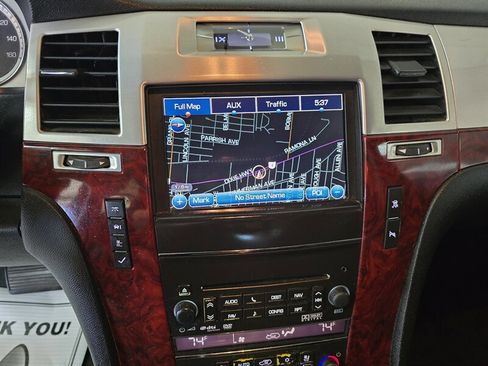 Used 2011 Cadillac Escalade ESV Luxury image 32