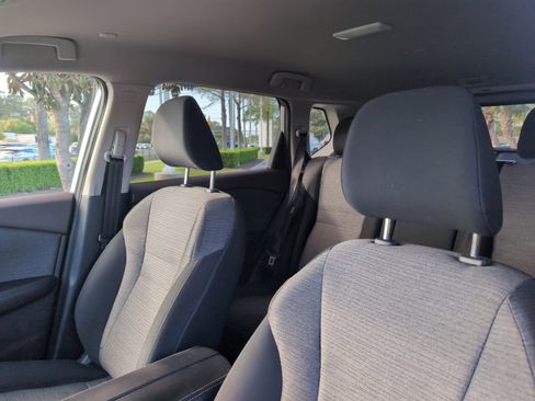 Used 2023 Nissan Rogue SV image 40