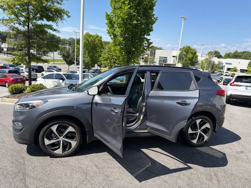 Used 2016 Hyundai Tucson Limited w/ Option Group 03 FWD image 18