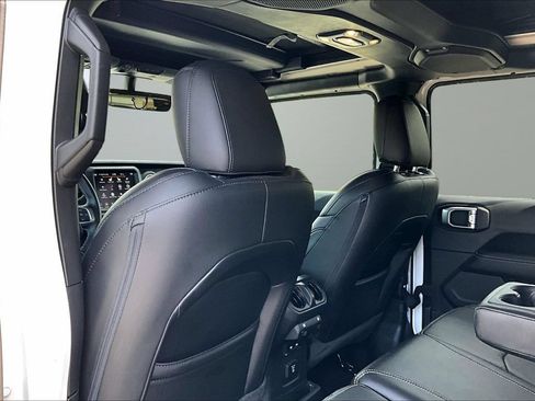 Used 2023 Jeep Wrangler Unlimited Sahara w/ Cold Weather Group AWD/4WD image 18
