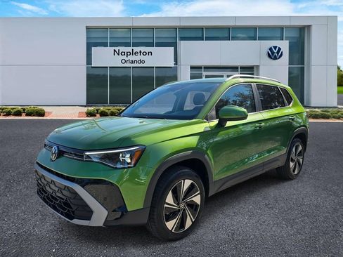 New 2026 Volkswagen Taos SE image 1