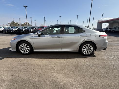 Certified 2020 Toyota Camry LE image 23