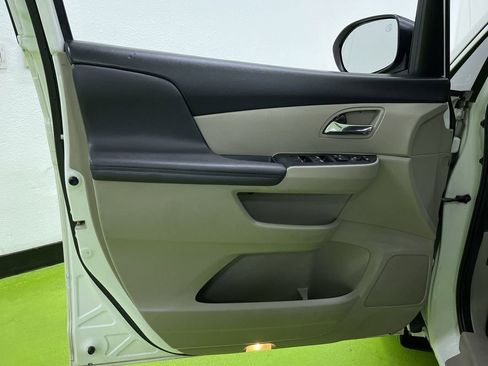Used 2015 Honda Odyssey EX image 16